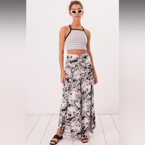 38 Fabulous wide Leg Wrap Pants - Picture 2 of 3